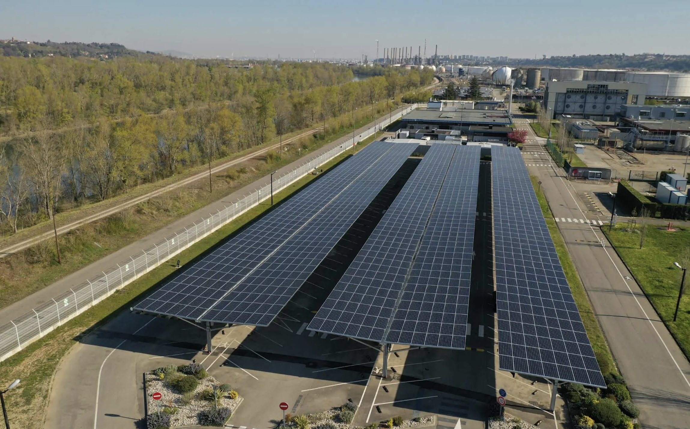 Ombrières solaires professionnelles